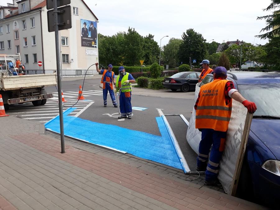Zaniebieściło się na ulicach - oznaczają miejsca parkingowe dla niepełnosprawnych