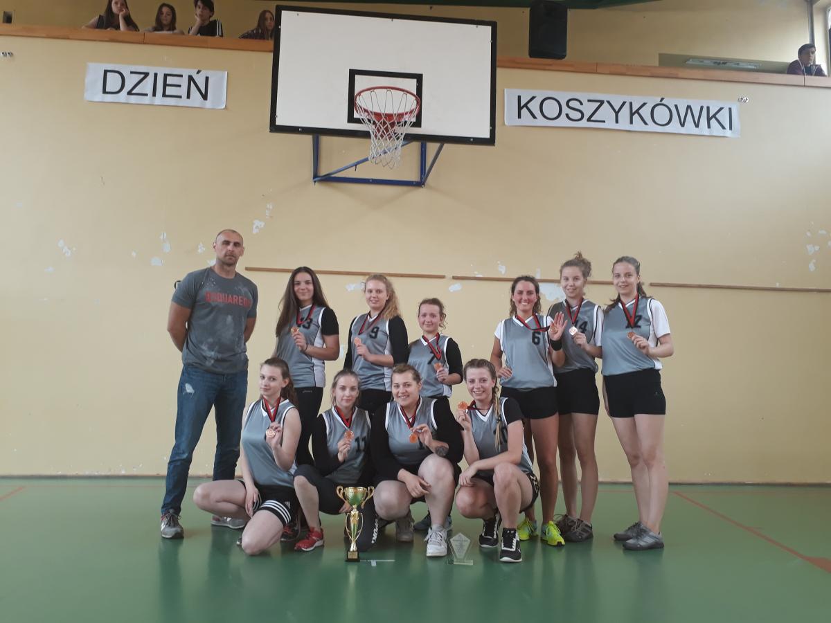 Koszykarki Zespołu Szkół Ponadgimnazjalnych nr 2 w Gryfinie trzecie w województwie!