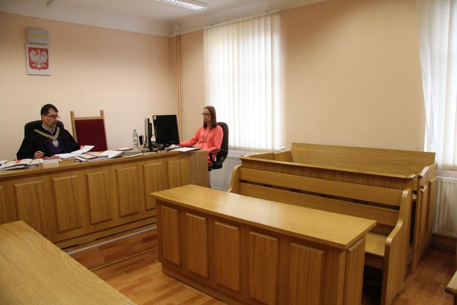 Umorzyli sprawę o zniszczenie ubrań pizzą