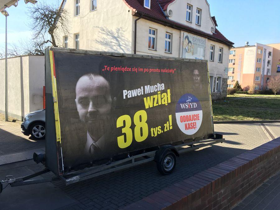Platforma premiami uderza w Pawła Muchę