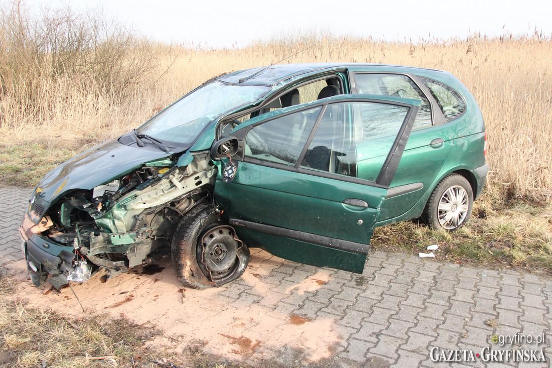 Dachował na Międzyodrzu. To cud, że nic mu się nie stało! [GALERIA]