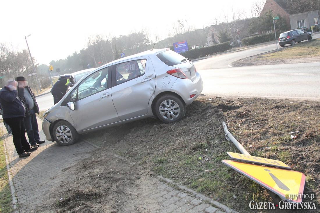 Kolizja dwóch aut w Pniewie [GALERIA]