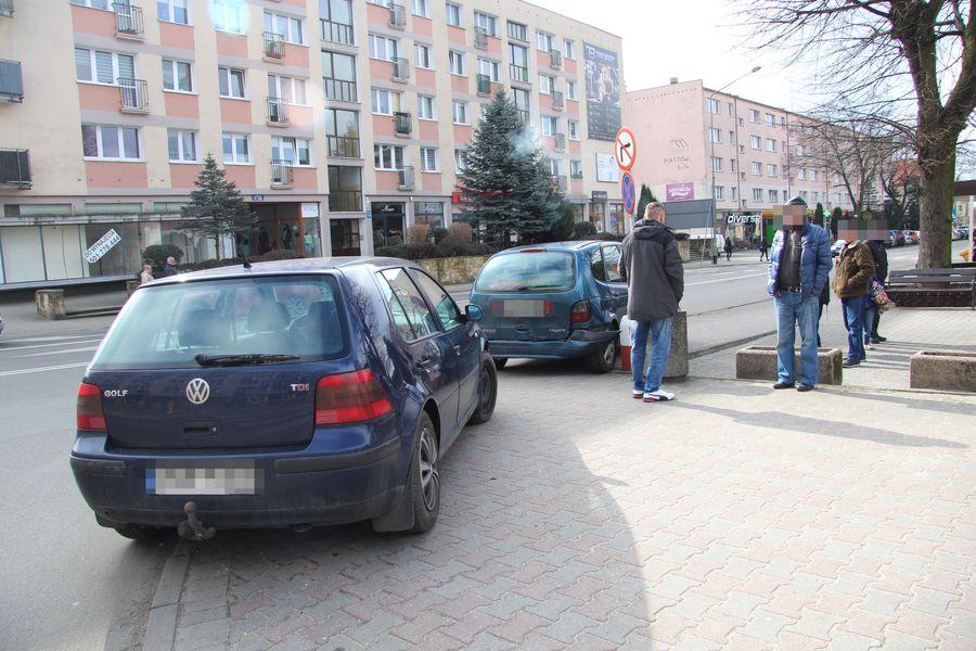Kolizja w centrum Gryfina. Z tyłu siedziało dwoje dzieci