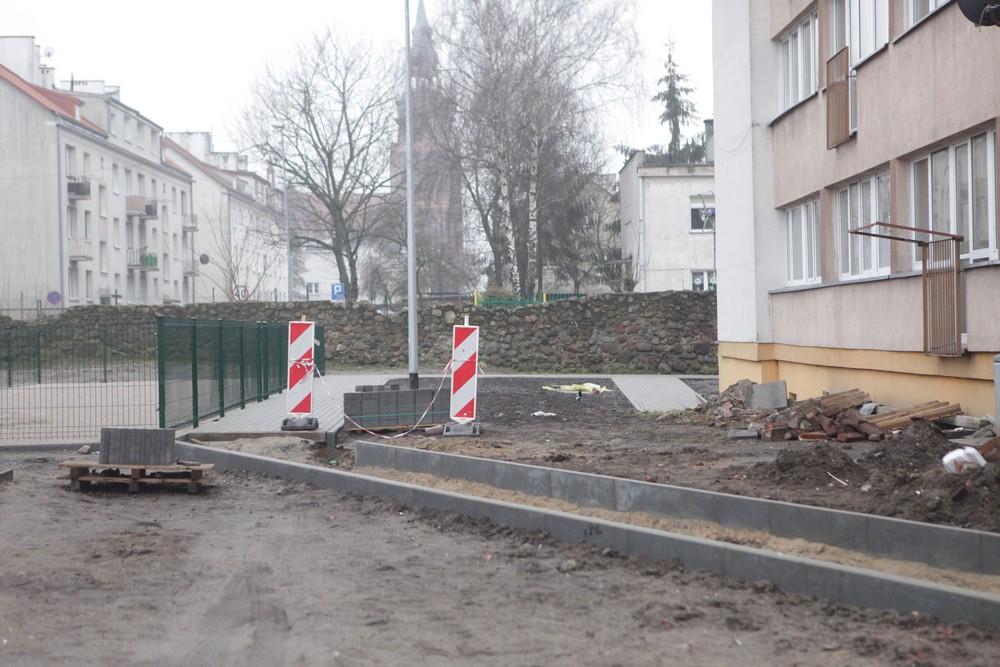 Za chwilę wznowią prace przy wieżowcach