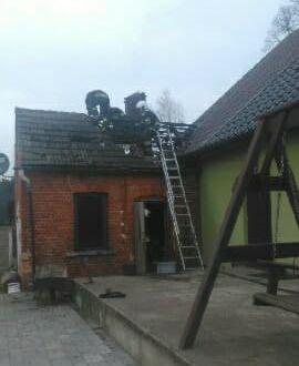 Ogień rozprzestrzenił się również na dach
