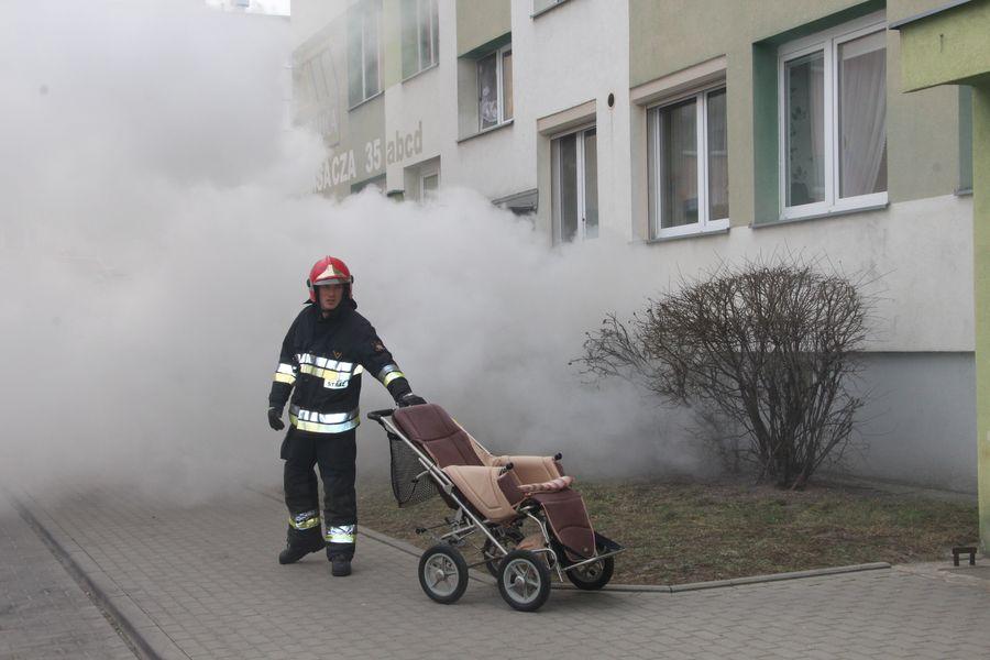 Pożar w piwnicy przy ul. Flisaczej w Gryfinie [GALERIA]