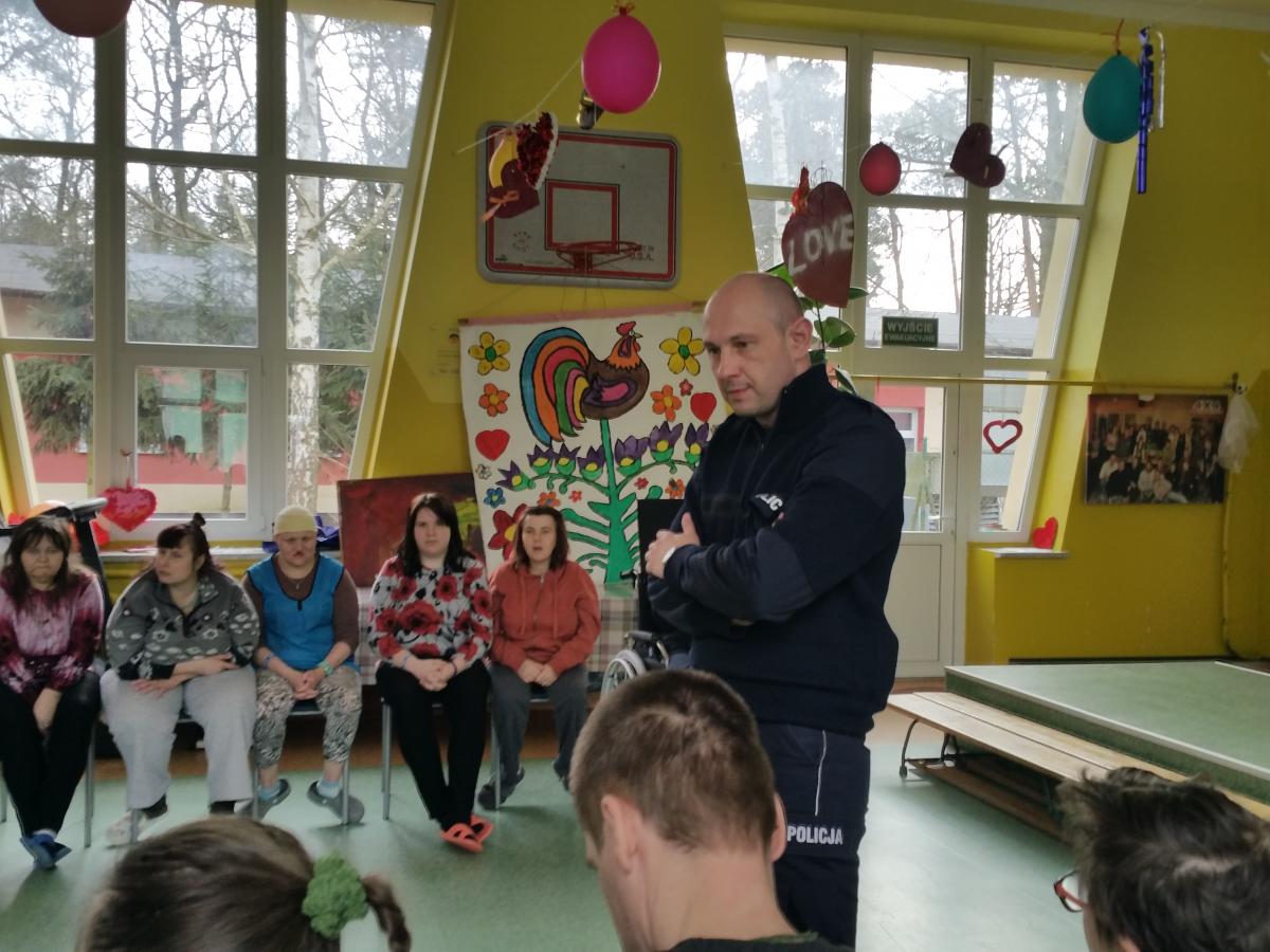 Gryfińscy dzielnicowi odwiedzają ośrodki opiekuńcze