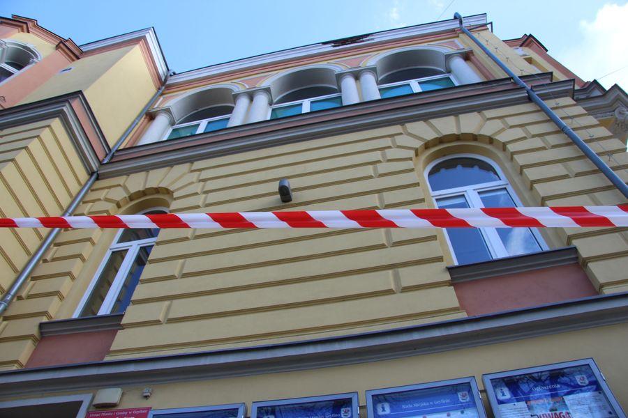 Z urzędu znów się posypało