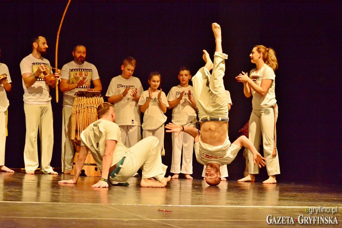 Koncert Świąteczny Step by Step cz.1 oraz pokaz Capoeiry [GALERIA]