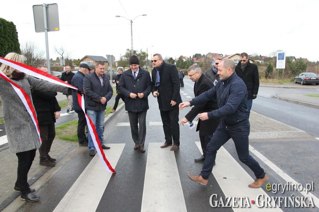 Przecięli wstęgę na odnowionej Armii Krajowej. Które drogi następne? [GALERIA]