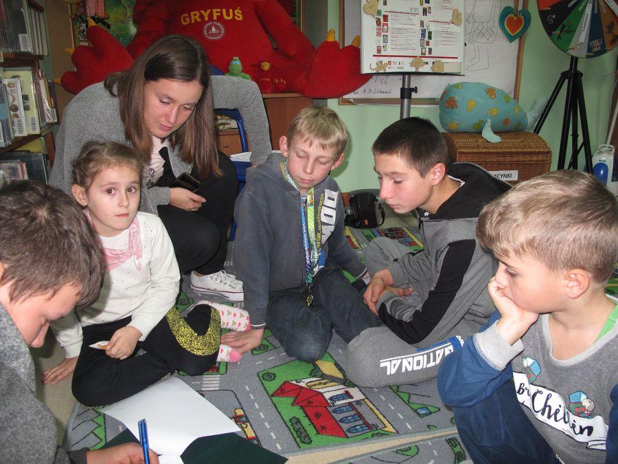 Odbyli ciekawą lekcję w bibliotece