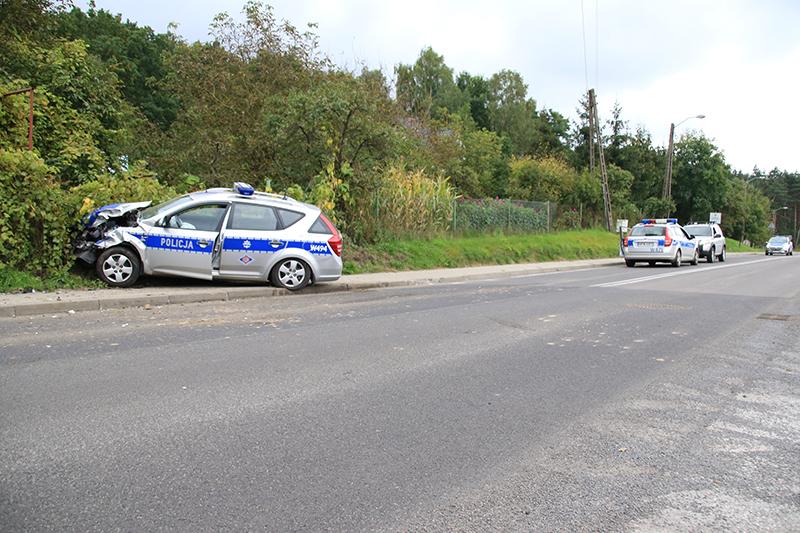 Kolizja radiowozu. 250 zł mandatu dla policjanta