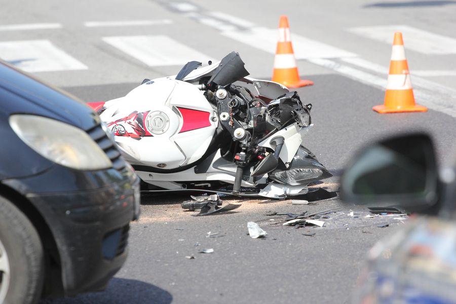 Kolizja z udziałem motocyklisty w Czepinie [GALERIA]