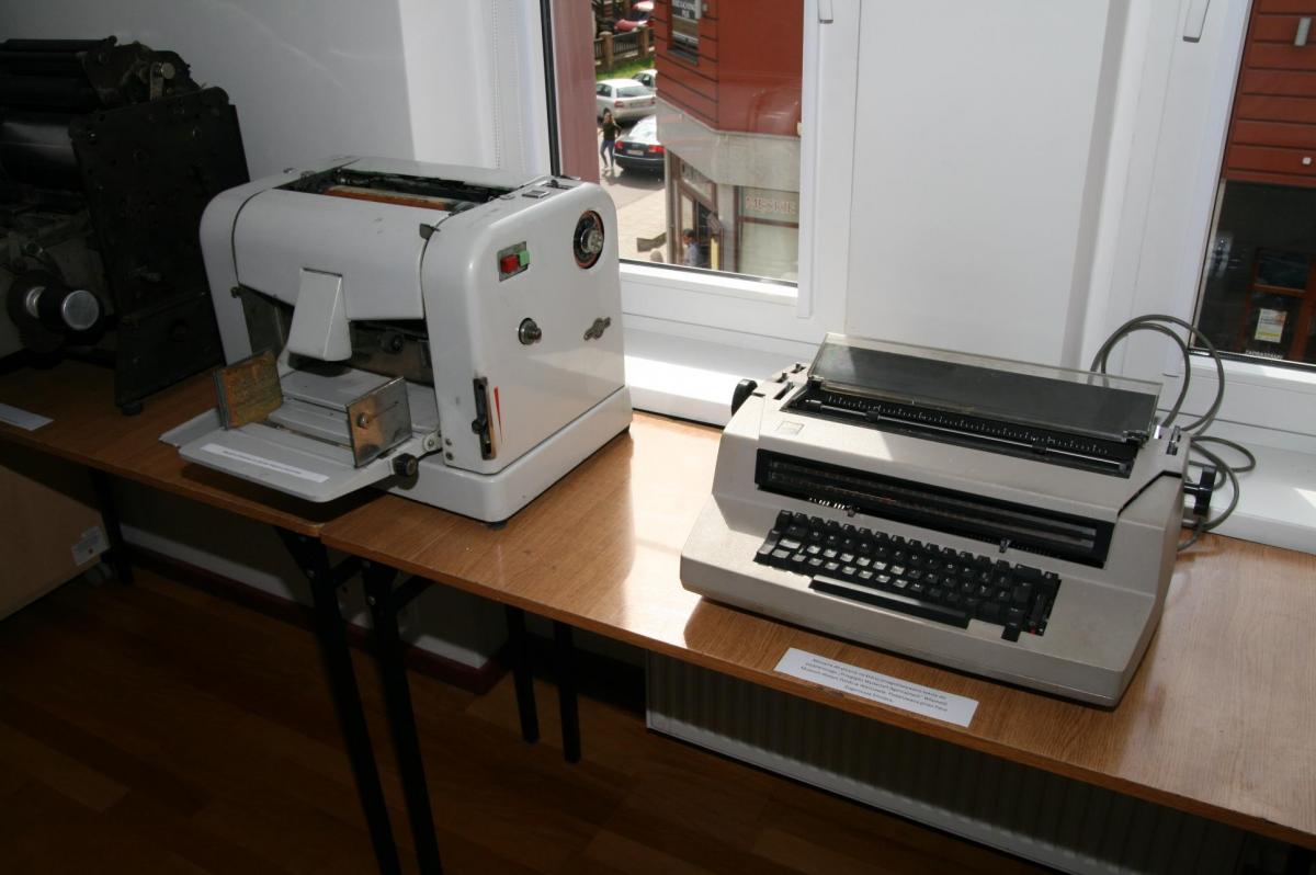 Interesująca ekspozycja w bibliotece [GALERIA]