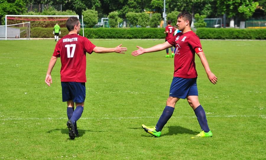 Ogniwo o krok od 5.ligi. Kuchcik z dwiema bramkami i czerwoną kartką. Juniorzy deklasują