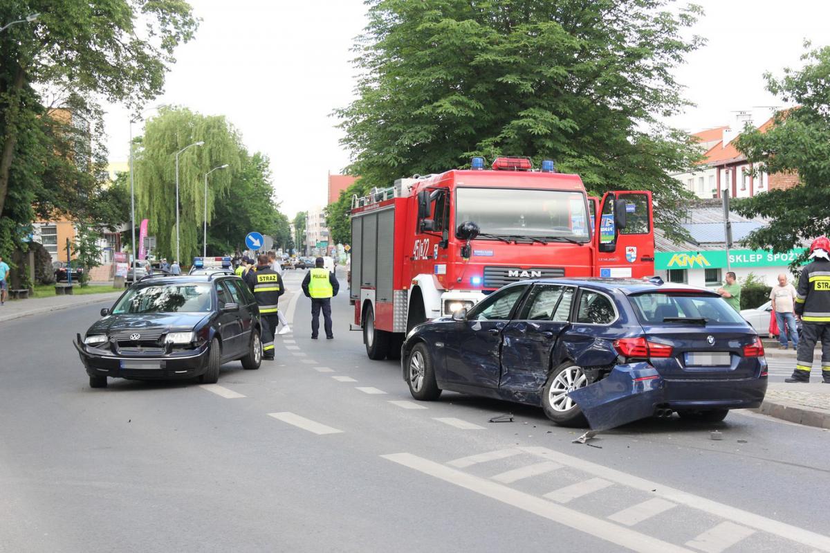 Zderzenie trzech aut w centrum Gryfina! Miasto zakorkowane [GALERIA]