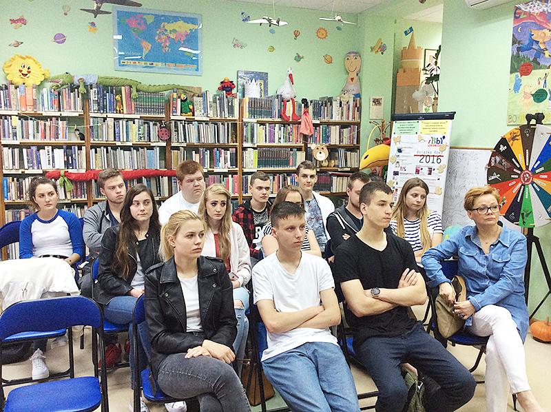W bibliotece spotkali... Conrada