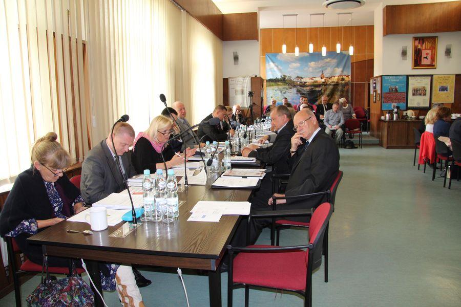 Radni bezradni w sprawie cen wody i ścieków [GALERIA]