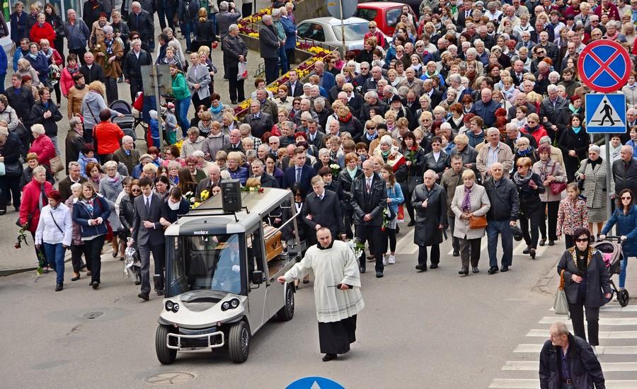 Trzecia fotorelacja z pogrzebu ks. Kozłowskiego [GALERIA - 231 zdjęć]