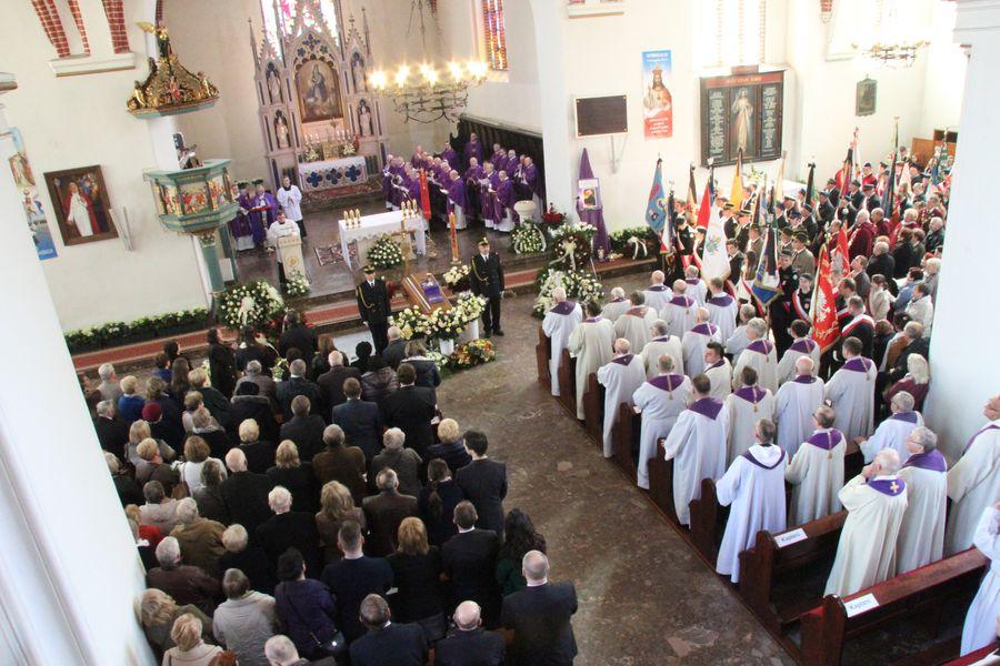 Żegnają ks. prałata Bronisława Kozłowskiego [GALERIA]