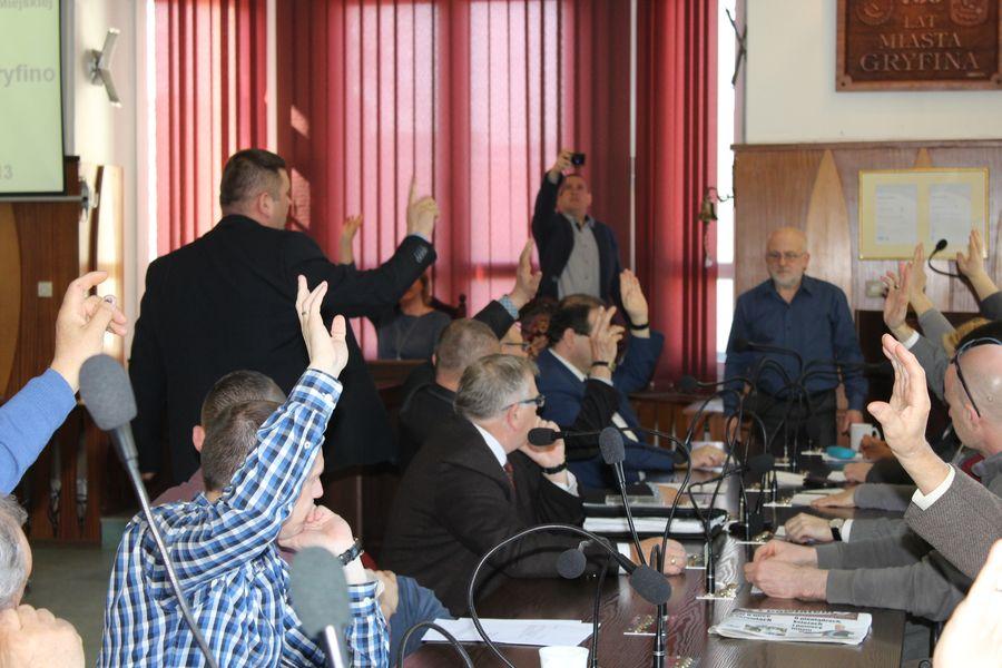 Sesja nadzwyczajna trzy dni przed planowaną. Z jakiego powodu?