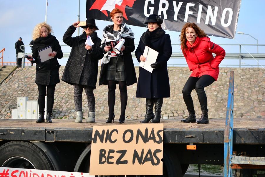 Kobiety protestowały na gryfińskim nabrzeżu [foto]