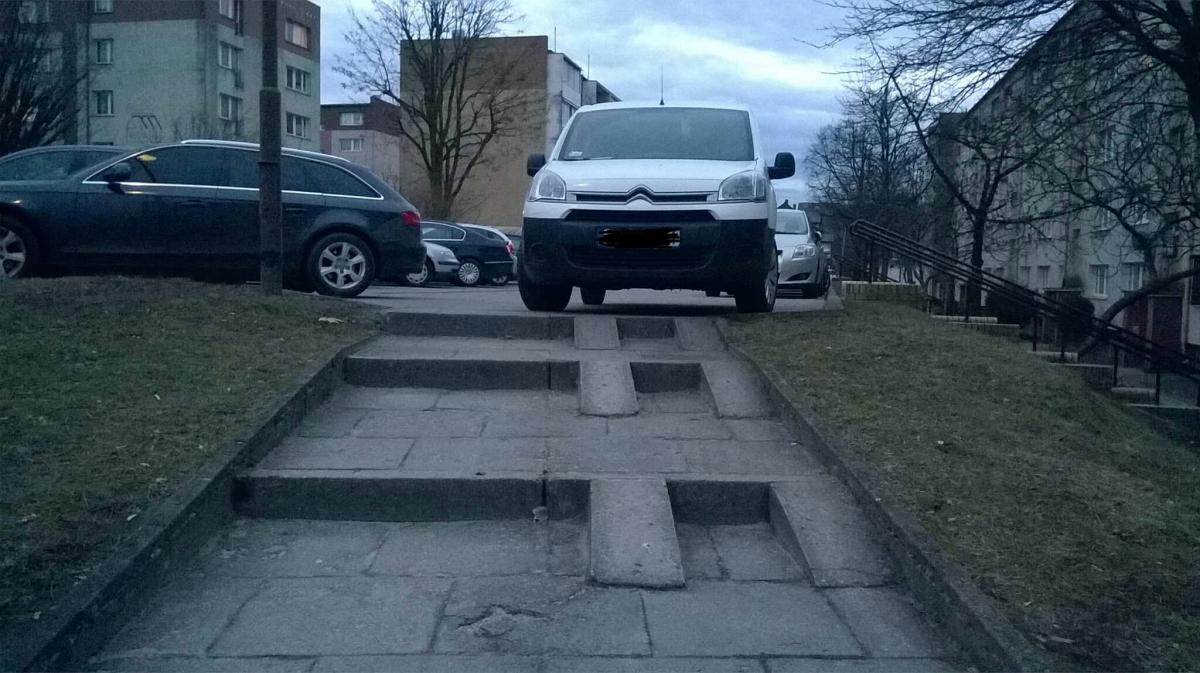 Mistrz parkowania przy ul. Asnyka