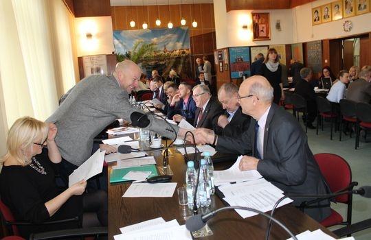 Zajmą się m.in. szkołami, rondem i basenem
