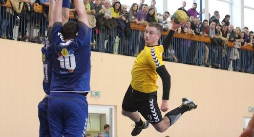 Ręczni wygrali w Olsztynie i utrzymali fotel lidera