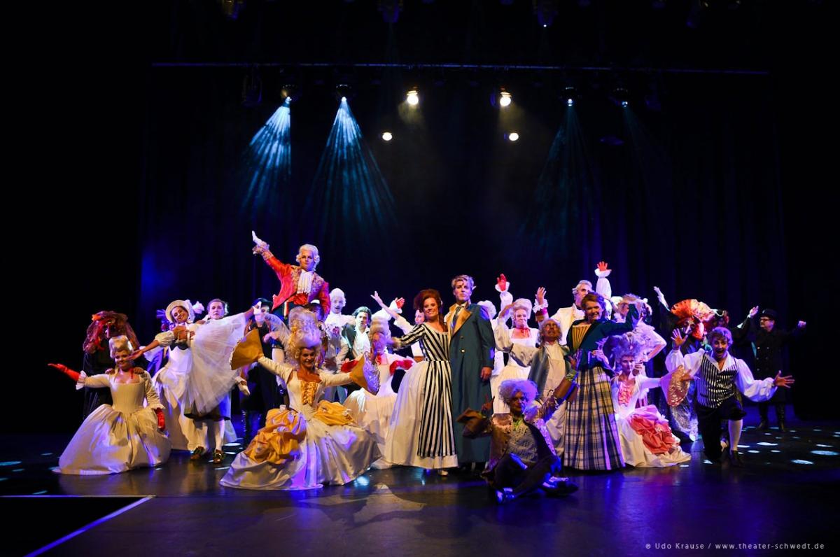 Gryfińscy tancerze na scenie teatru w Schwedt