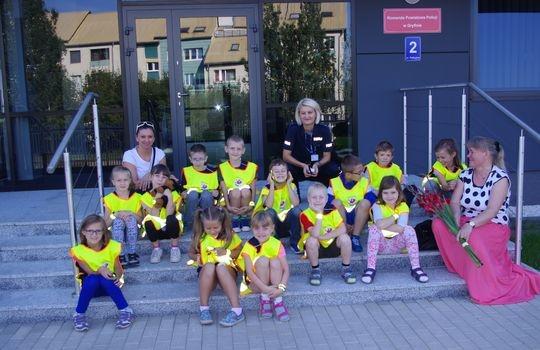 Dzieci wypytywały policjantów