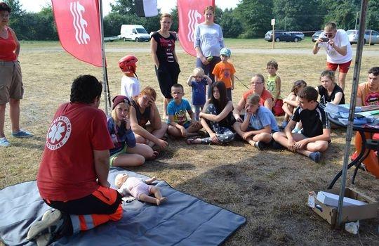 Na plaży o zasadach bezpieczeństwa