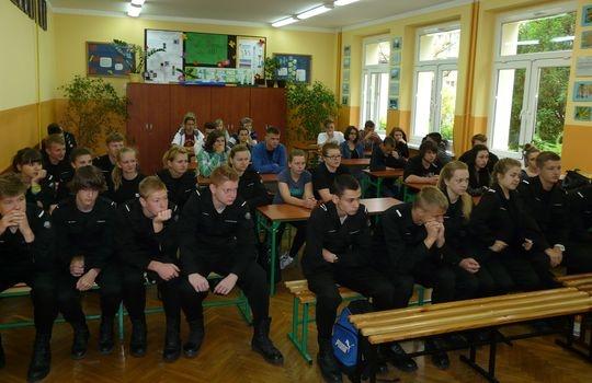 Uczniowie słuchali o komórkach dających życie