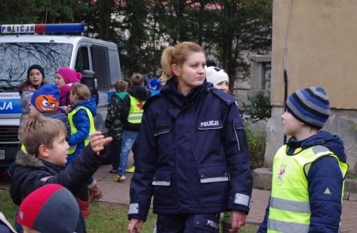 Dzieci ugoszczone przez policję
