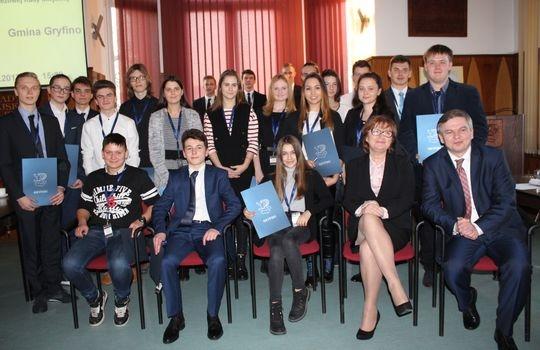 Młodzi radni ślubowali i wybierali [FOTO]