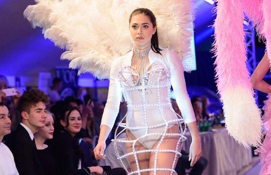 Sandra chce podbić wybiegi. Możesz jej w tym pomóc