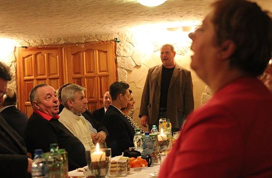 W PiS-ie łamali się opłatkiem i zapowiadali... [foto]