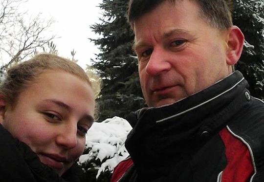 Ona ma 17 lat. On – 51. Od trzech lat są w związku