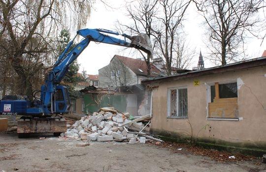 Rozpoczęli wyburzanie  tzw. leżącego wieżowca