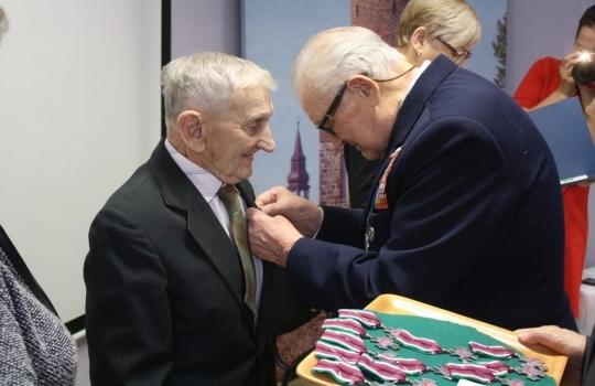 Kombatanci odznaczeni Krzyżami Zwycięstwa [foto]