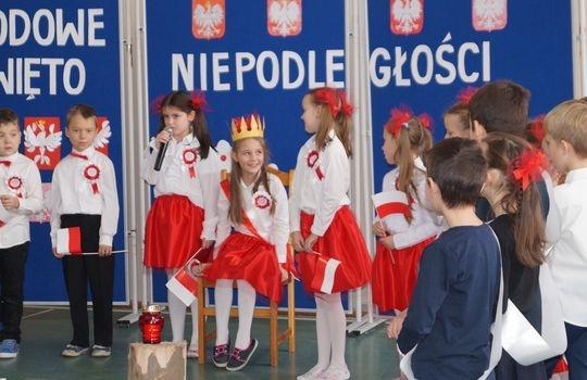 W SP2 niepodległość świętowano na apelu i w konkursie