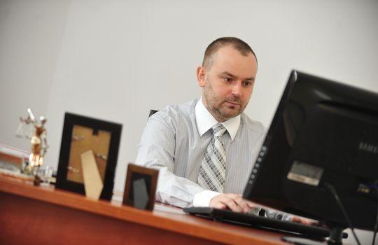 Radni wojewódzcy i utęskniona droga. Paweł Mucha