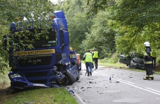 Poważny wypadek. Dwie osoby ranne [foto + video]