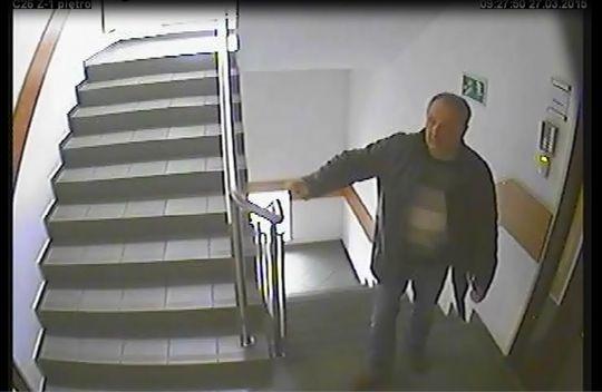 Policja poszukuje złodzieja portfeli