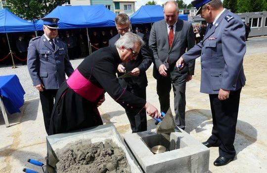 Wmurowali kamień pod komendę