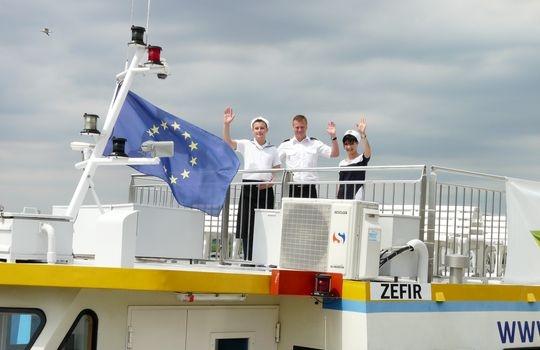 Zefir zacumował na nabrzeżu