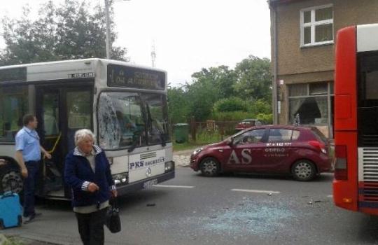 Kolizja dwóch autobusów na trasie Gryfino-Szczecin