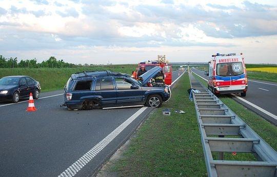 Jeep dachował na S3