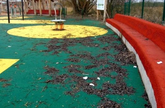Nikt nie dba o plac za mostem [foto]