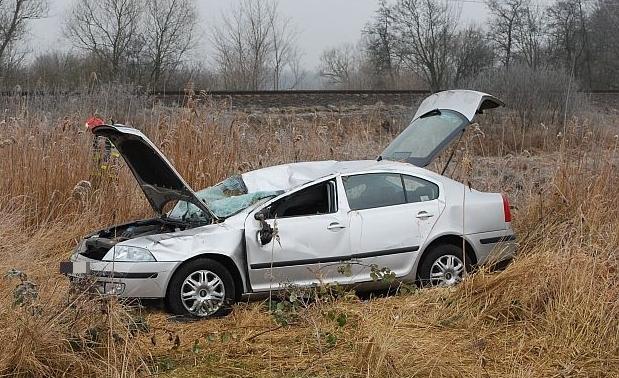 Na krajówce dachowało auto